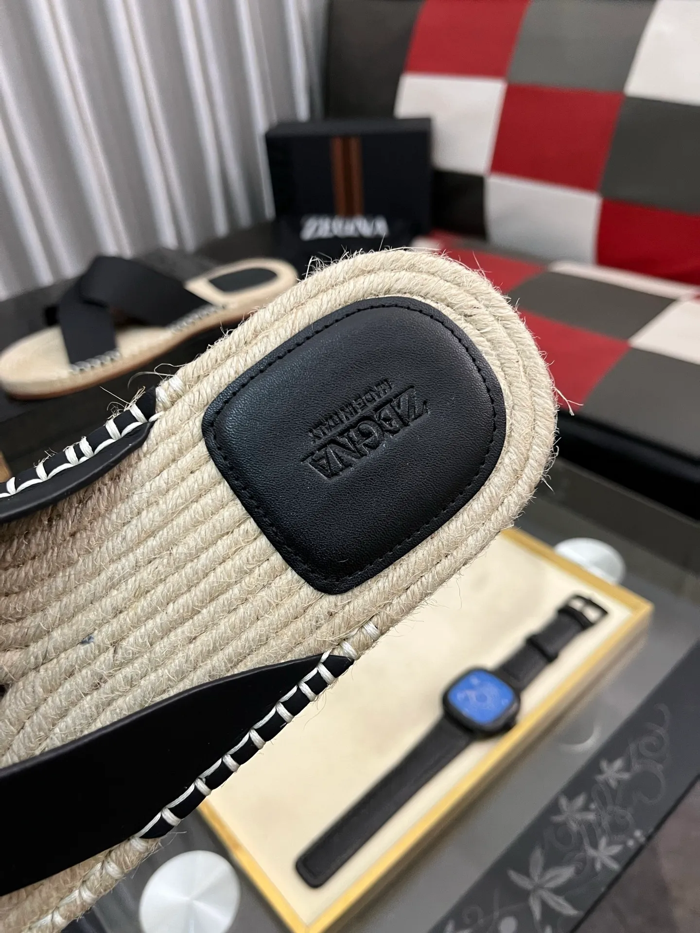 Men's shoes 💰320⌚️⌚️《HERMES》Hermès 💁♂️Men's casual slippers, compare the quality at the counter🧚🏿♂️ The upper layer has a stone pattern with clear texture, showing high-end, high-end, comfortable to wear and versatile. Purely hand-pulled, raw rubber breathable outsole, breathable and comfortable lambskin lining, 100% comfortable density, original rubber outsole wear-resistant code number 38-44. Can be customized 45-46-47